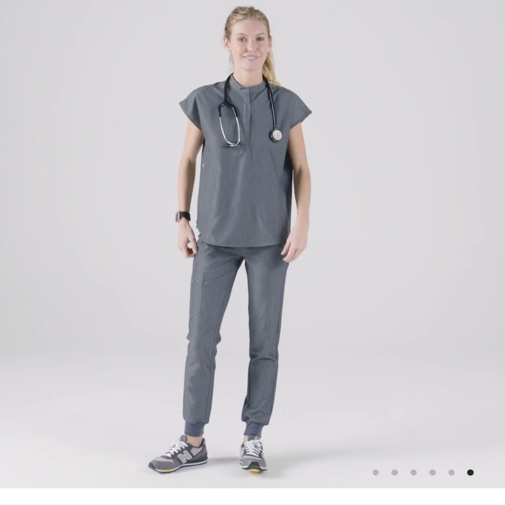 FIGS Medical Uniform for women scrub top M US, COLOR Graphite 3 pockets. - Picture 3 of 13